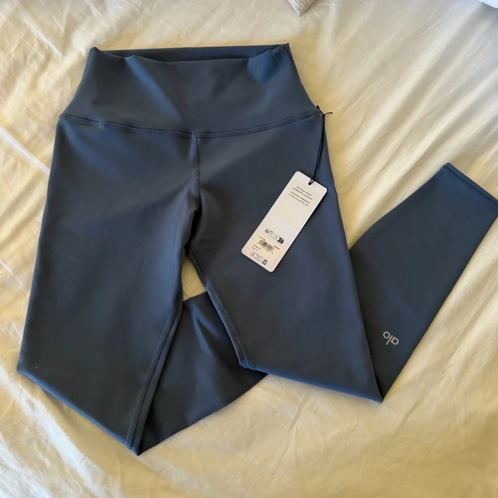 BNWT ALO 7/8 leggings